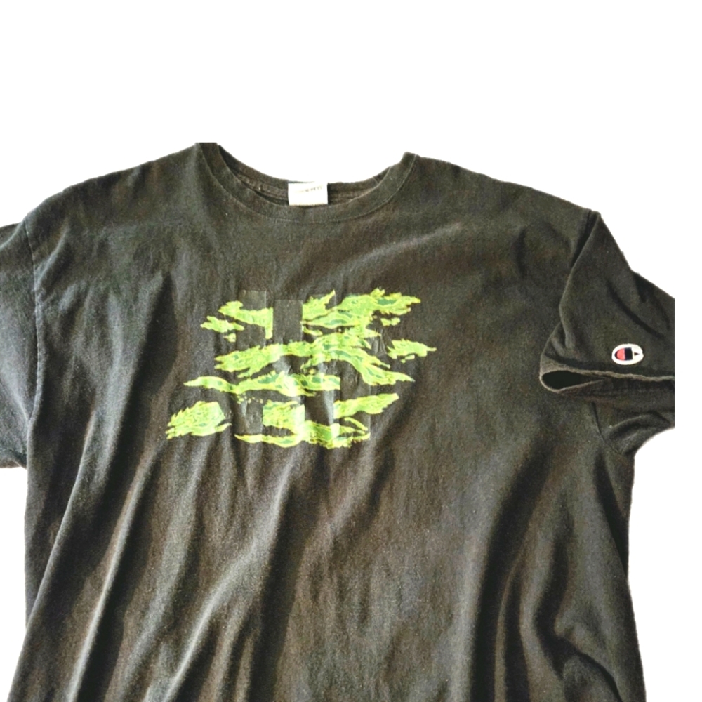 ‼️ 2 for $30 -VTG Champion x Undefeated 5 strike Tiger stripe camo tee shirt